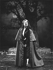 Bülent Emin Yarar en Cyrano © İstanbul Devlet Tiyatrosu