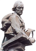 La statue de Théophraste Renaudot à Loudun, sa ville natale